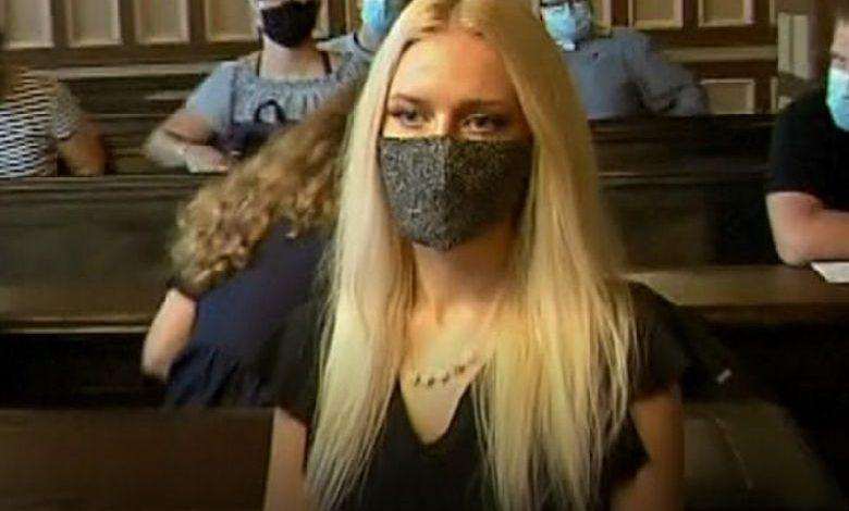 Slovenian (22) sawed off her hand to collect about $1 million