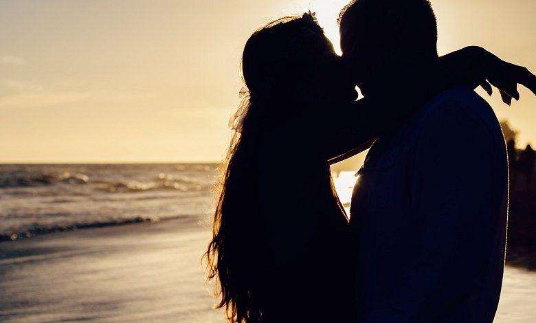 Mistakes men make when they want to kiss a woman