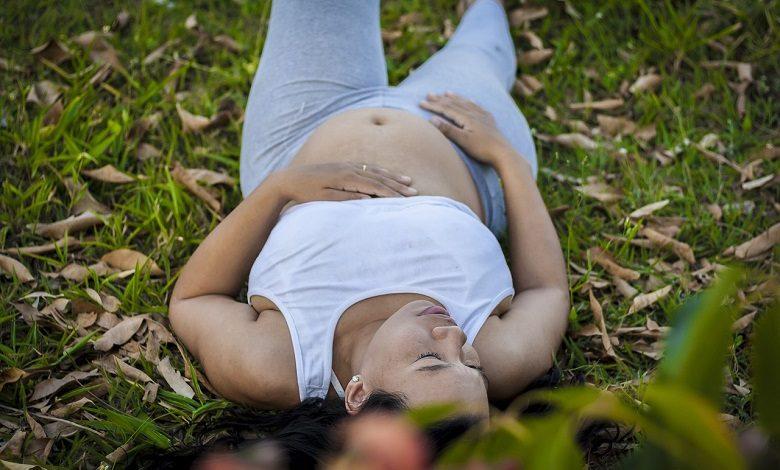 12 funny and awkward things pregnant women struggle with