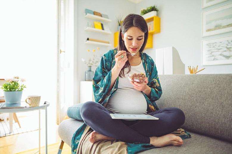 Night meals will become a habit. One of the reasons is the constant feeling of hunger, which increases the needs of the pregnant woman’s body for energy and calories.