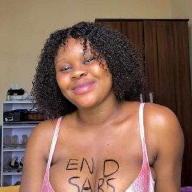 #EndSARS protest: Nigerian women go topless 