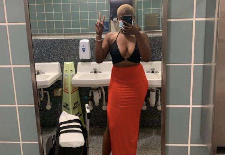 Woman refused on the plane because of the deep neckline