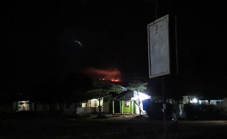 The top of Mount Kilimanjaro, the highest point in Africa, is still on fire. How the wildfire started at an altitude of almost 6,000 meters is still unclear.