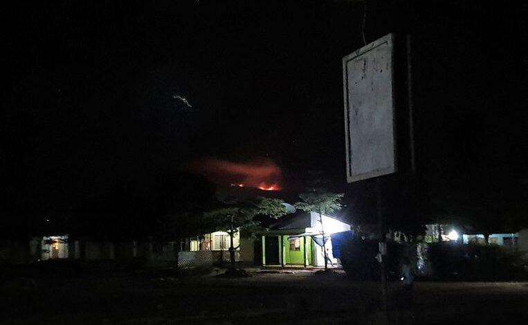 The top of Mount Kilimanjaro, the highest point in Africa, is still on fire. How the wildfire started at an altitude of almost 6,000 meters is still unclear.