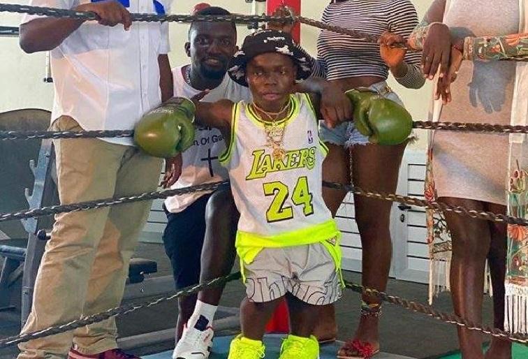 Shatta Bandle in a boxing ring! Who will challenge him?