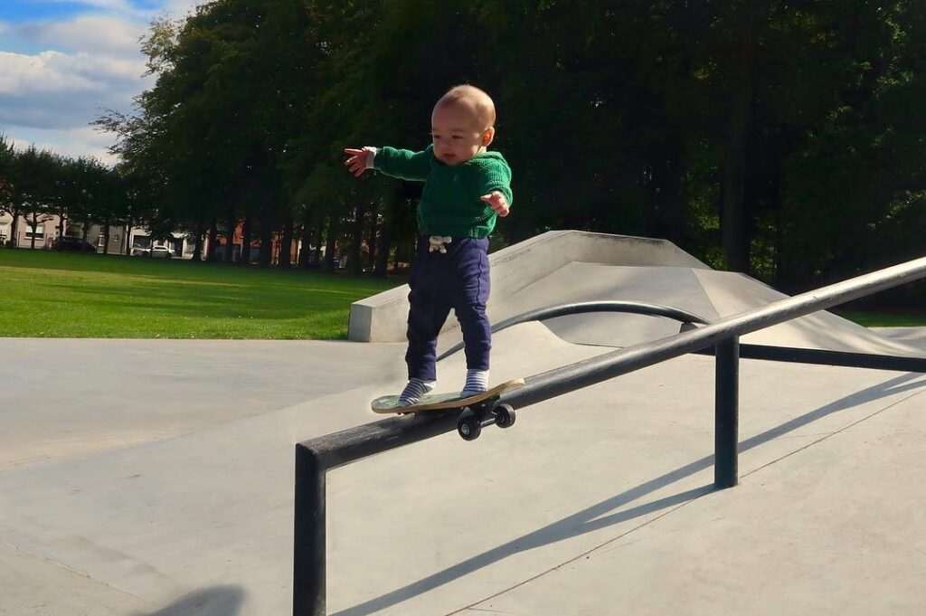 Dad makes funny photos to show his partner that daughter is safe 