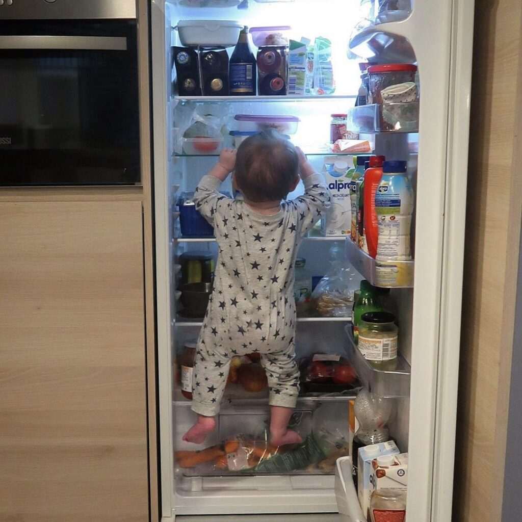Dad makes funny photos to show his partner that daughter is safe 