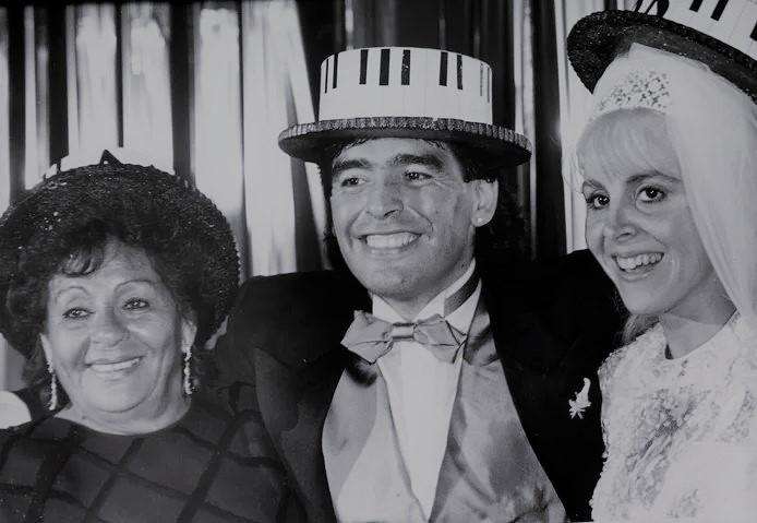 Diego Maradona with his wife Claudia and his mother during the wedding ceremony