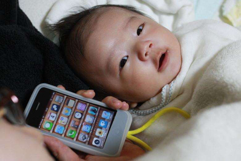 Top 5 unbelievable things people do because of iPhone
