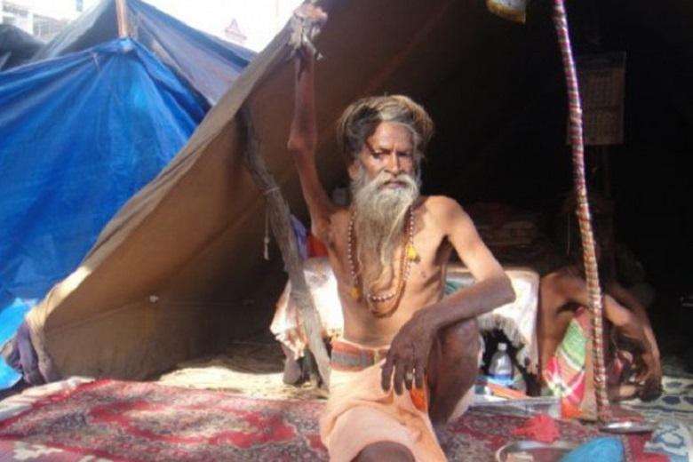 Unbelievable! Man held his hand up for 45 years