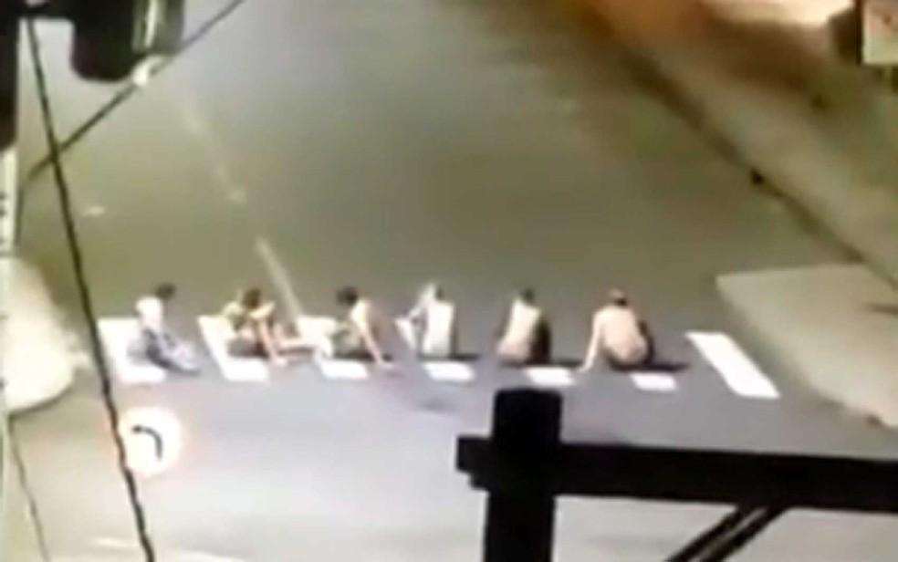 Gang used hostages to block streets in Criciúma and block police approach