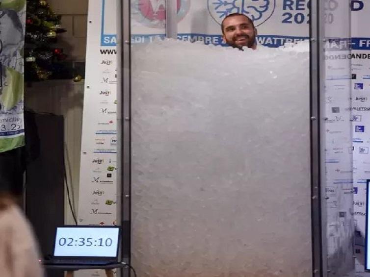 ‘sitting in ice cubes’: man spends over 2.5 hrs, breaking the world record