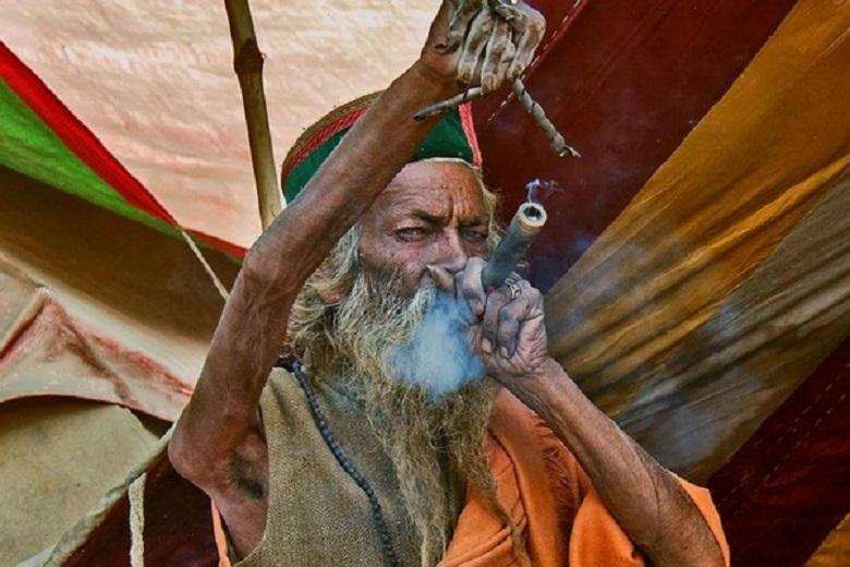 Sadhu Amar Bharati held his hand up for 45 years