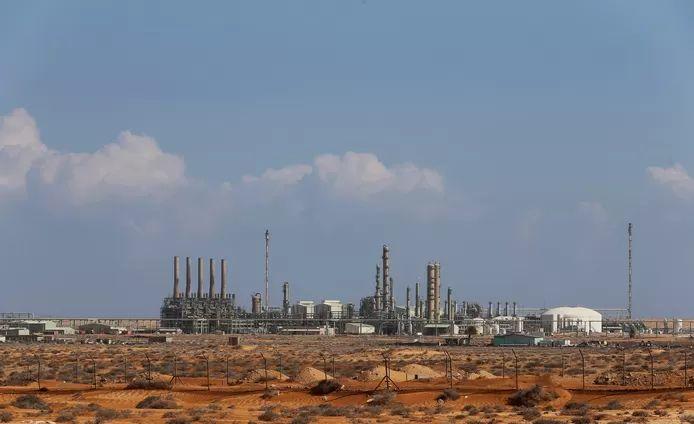 Libyan paramilitaries block oil ports and demand payment of wages