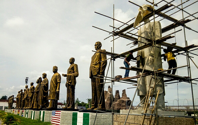 Eight statues of African presidents