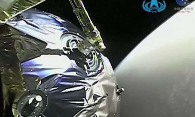 Chinese probe transmits video images of Mars