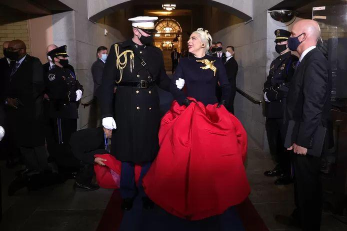 Marine who took Lady Gaga by the arm: right place, right time with right figure 