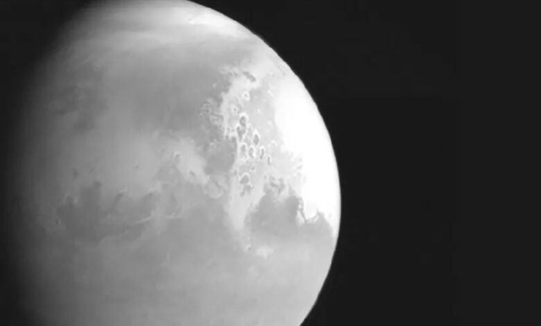 Chinese probe, Tianwen-1, sends the first image of Mars