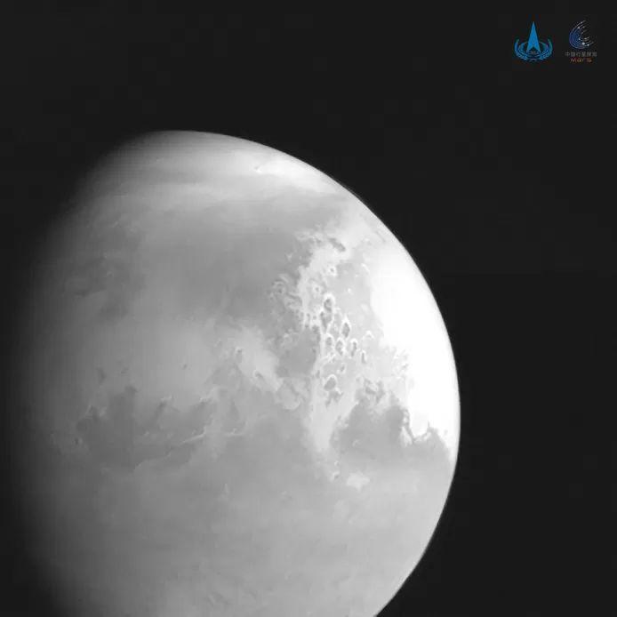 The first photo Tianwen-1 was able to take of Mars 