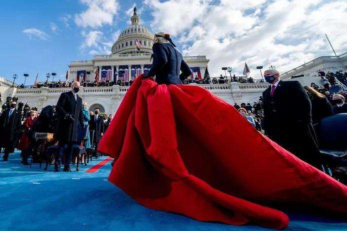 Marine who took Lady Gaga by the arm: right place, right time with right figure 