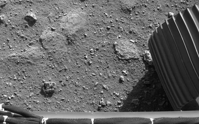 NASA shares first razor-sharp color image of planet Mars