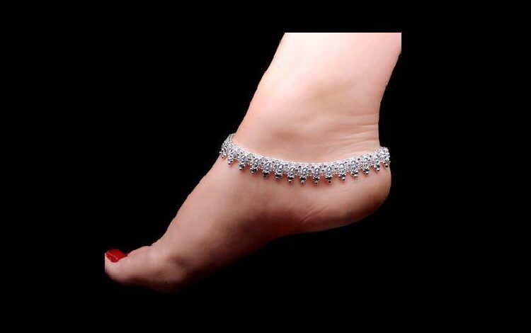 Reasons every woman should wear a silver anklet