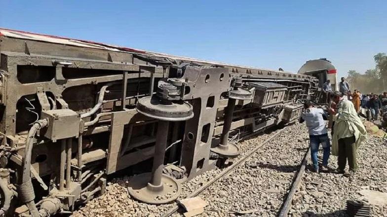 At least 32 died in a train crash in Egypt