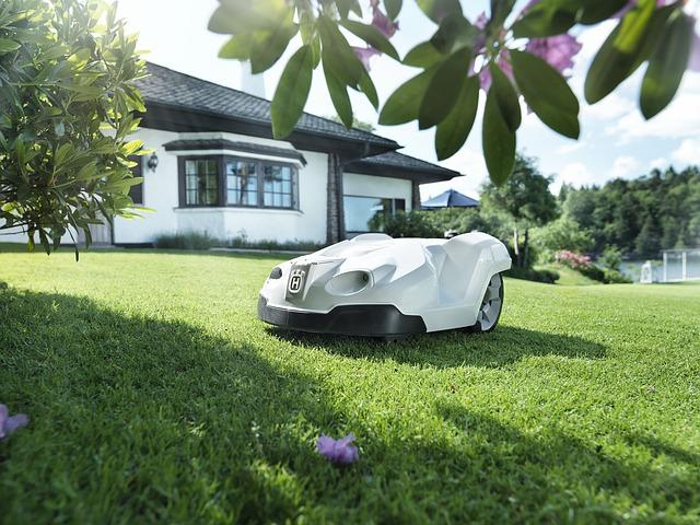 Robotic lawnmower: many innovations