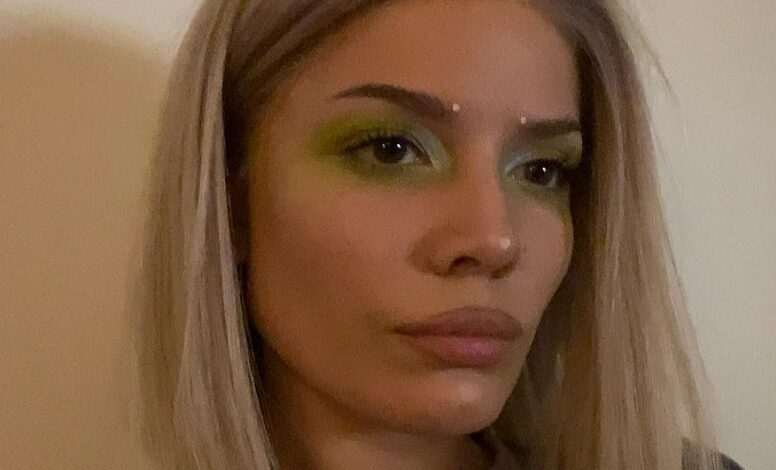 American singer Halsey (26) has adjusted their pronouns, she shared on social media. From now on she wants to be described as ‘she/them’, instead of ‘she/her’.
