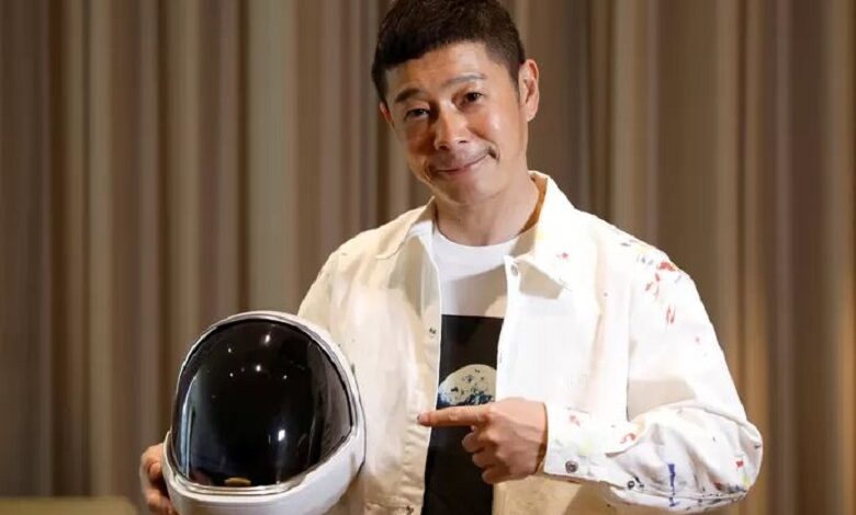 Trip to the Moon: Japanese billionaire offers eight seats