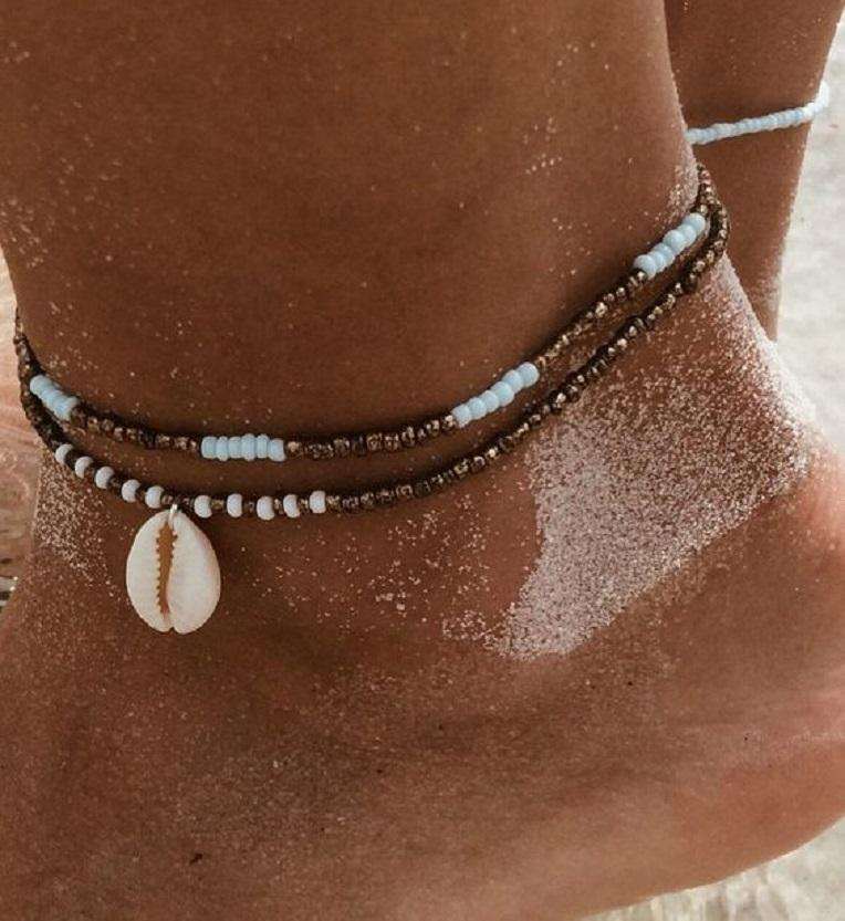 Anklets on lady’s legs