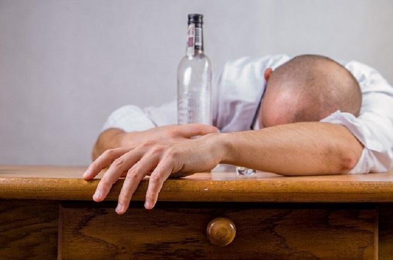 Uncontrolled drinking: Alcohol addiction and its problems
