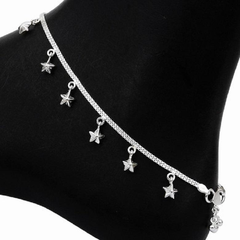 Reasons every woman should wear a silver anklet 