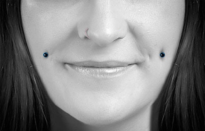 Cheek or dimple piercing: features and why people rush for it