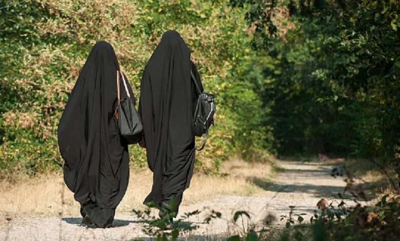 Female extremist blows up herself and her baby in Tunisia border region