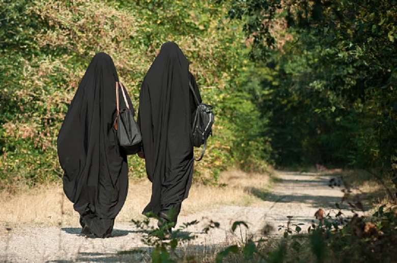 Female extremist blows up herself and her baby in Tunisia border region