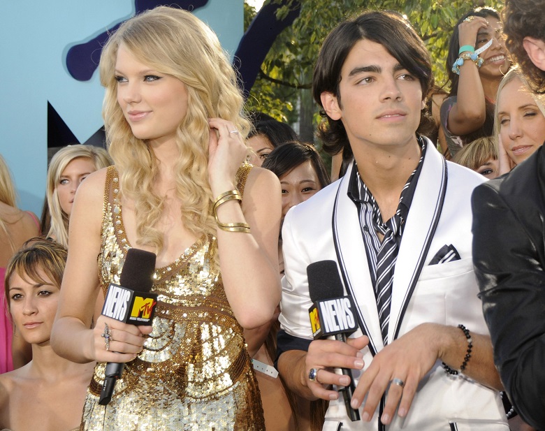 Taylor Swift and Joe Jonas in September 2008 at the MTV Video Music Awards