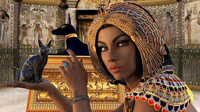 She became wife of two of her brothers at once: facts about Cleopatra
