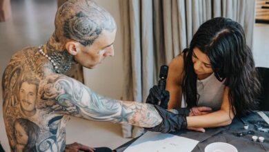 Kourtney Kardashian puts tattoo on Travis Barker: “She’s a woman of many talents”