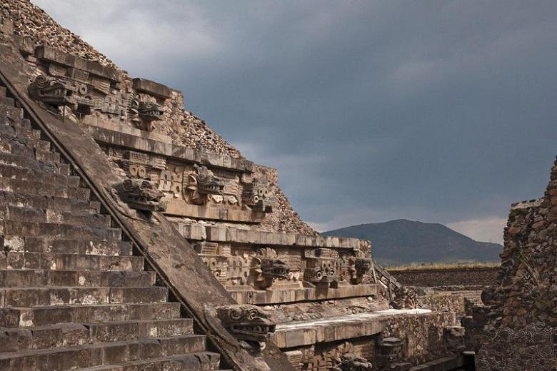 Discovery of ancient Mayan city: decline of mysterious civilization