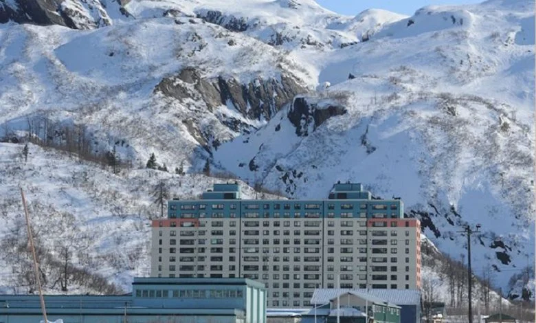 The city which has only one building, how its residents live?