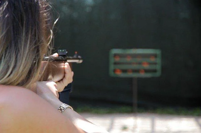 The sale of firearms to Americans has risen again, to a record high. Especially the group of civilians who bought a pistol or rifle for the first time appears to have increased significantly.