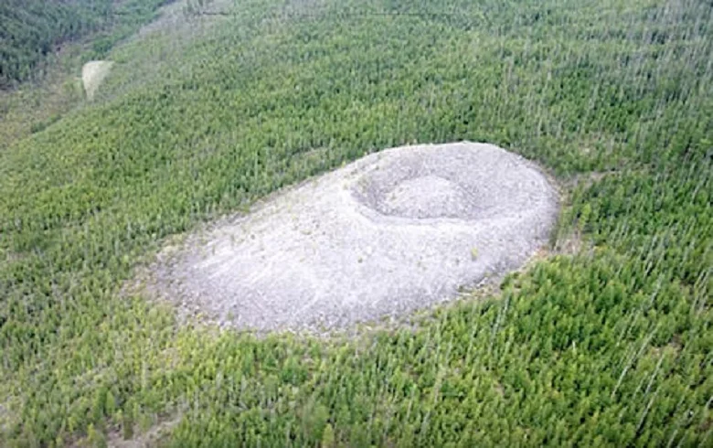 Patomskiy crater