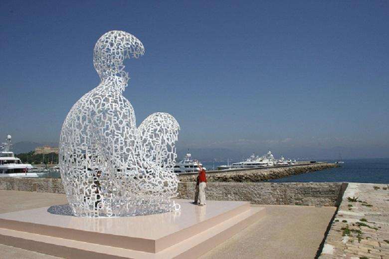 Top 5 most unusual monuments in the world you never know