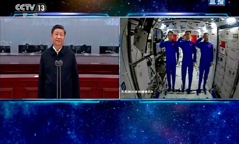 Chinese president congratulates astronauts in the video call