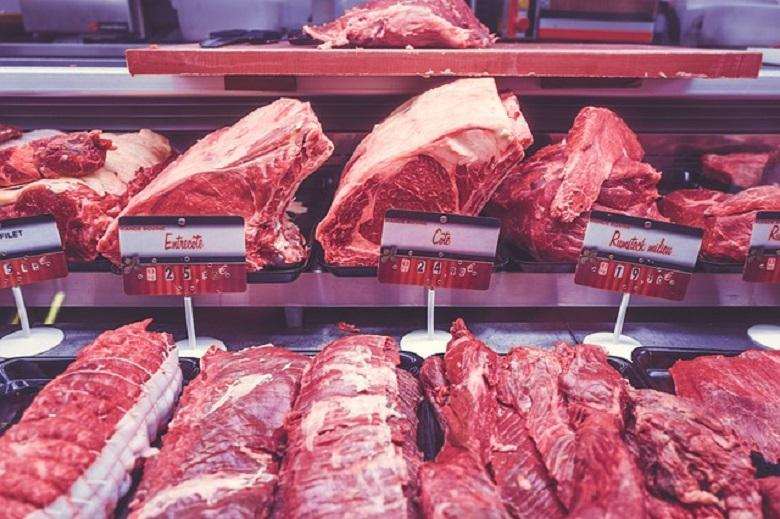 You've probably heard a lot of talk about the benefits and dangers of meat. And although there is no definite opinion on this issue, experts nevertheless noticed that if you have too many meat products in your diet, you significantly increase the risk of developing certain diseases. How much meat should be eating per day? If you currently consume more than 90 grams of meat per day, the UK Health Department advises you to reduce it to 70 grams. What happens if you eat meat every day? Cancer risk increases Research shows that eating large amounts of red meat may increase your risk of developing colorectal cancer (malignant neoplasm of the colon). The World Cancer Research Foundation and the American Institute for Cancer Research in 2018 found that eating more than 0.5 kg of red meat per week may increase the risk of colorectal cancer. According to the American Institute for Cancer Research, regular consumption of meat products can make you more vulnerable to stomach and rectal cancers. Scientists speculate that this may be due to the saturated fat in these foods. Try replacing beef, pork, and meat products with poultry or plant-based proteins such as legumes. You will be lazy and sleepy Protein provides us with energy for a long time (meat is digested for a long time). However, it is worth noting that it will not provide you with energy instantly the way carbohydrates do - they quickly turn into the most accessible energy source for the body - glucose. According to board-certified nutritionist Caroline Passerrello, the human brain uses glucose only for energy, but it may lack that energy if your diet contains difficult-to-digest protein. Dehydration We know that meat products are high in protein. But overeating protein leads to an increase in uric acid levels. Because of this, you may notice that you are very thirsty. The kidneys need more water to dilute this toxic waste. To produce urine, we need water. If you're not careful, it can lead to dehydration, so make sure you drink enough water. You May Gain Extra Weight Our bodies rely on protein for muscle repair, but too much of it can have an undesirable side effect: if you eat more protein than you need it, it is not stored as protein later on but as fat. It would be best if you consumed exactly as much protein as the body needs. Increased risk of kidney stones Excess protein can harm the kidneys. Proteins found in animal products contain purines - nitrogen-containing compounds that enter our bodies through food. Their metabolic product is uric acid. Large amounts of uric acid increase the risk of kidney stones. Most people shouldn't have much of a protein breakdown problem, but watch your protein intake if you have kidney problems. You will have to fight bloat According to one study published in the European Journal of Nutrition, eating a lot of meat (high in saturated fat) can lead to bloating. It's also worth noting that meat products don't have enough antioxidants to fight bloat. Experts advise sticking to the "color diet." Each color of a particular fruit and vegetable is a separate group of antioxidants that act differently and bring their benefits to the body. You can hurt your heart Fiber prevents the body from absorbing cholesterol, thereby protecting your heart. If you love red meat or processed meats, and at the same time, do not eat enough fiber-rich foods, then you are even more harmful to your heart. These meats are high in saturated fats, which research has shown raise harmful cholesterol levels and, in turn, raise the risk of heart disease. Processed meats like salami, sausages, and bacon are known to be bad for the heart. The American Heart Association recommends limiting saturated fat intake to 5-6% of your total calories. Difficulty with stool Meat contains almost no fiber. We generally get fiber from fruits, vegetables, and whole grains. According to experts, among the first signs of a lack of fiber may be constipation, discomfort, and pain during stool passage. Add more healthy carbs such as whole grains, fruits, and vegetables to your diet. There is a risk that you will get sick more often If you get colds often, it may be worth considering nutrition. If you're on a keto diet, you probably don't eat many fruits, and they contain vitamin C. Fortunately, you can also get the nutrients you need from vegetables such as broccoli and bell peppers. Your skin and hair can be hurt If you eat many meat products, there is a good chance that your diet lacks nutrients. Vitamin C is less commonly found in animal products, which means it needs to be taken from other sources. It plays a vital role in the formation of collagen fibers (collagen is a protein that affects the structure of your skin, hair, nails, and bones). Passerrello noted that her clients were surprised by how much their skin improved after cutting back on animal products and focusing more on plant-based diets. Experts recommend including dark greens in your daily diet.