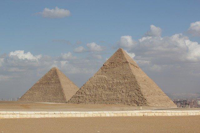 How the Egyptian pyramids were built: theories that modern scientists recognize