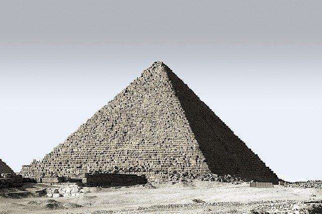 How the Egyptian pyramids were built: theories that modern scientists recognize