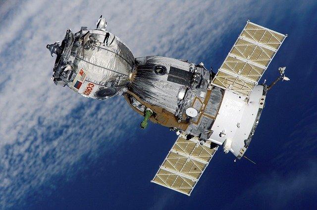 First Chinese fly to Heavenly Palace space station