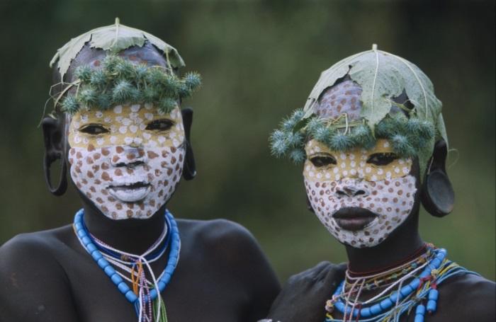 Representatives of the Surma and Mursi tribes